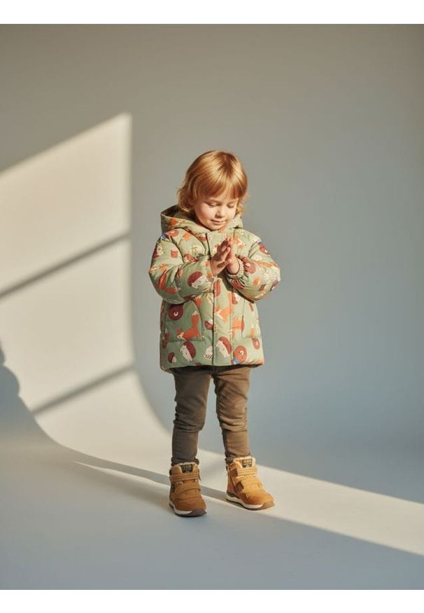Sinsay - Pikowana kurtka z kapturem z motywem zwierzęcym - zielony. Typ kołnierza: kaptur. Kolor: zielony. Wzór: motyw zwierzęcy