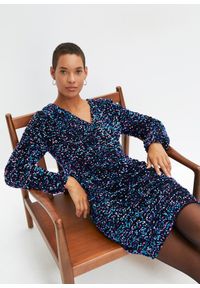 bonprix - Sukienka z cekinami. Kolor: czarny. Typ sukienki: kopertowe #2