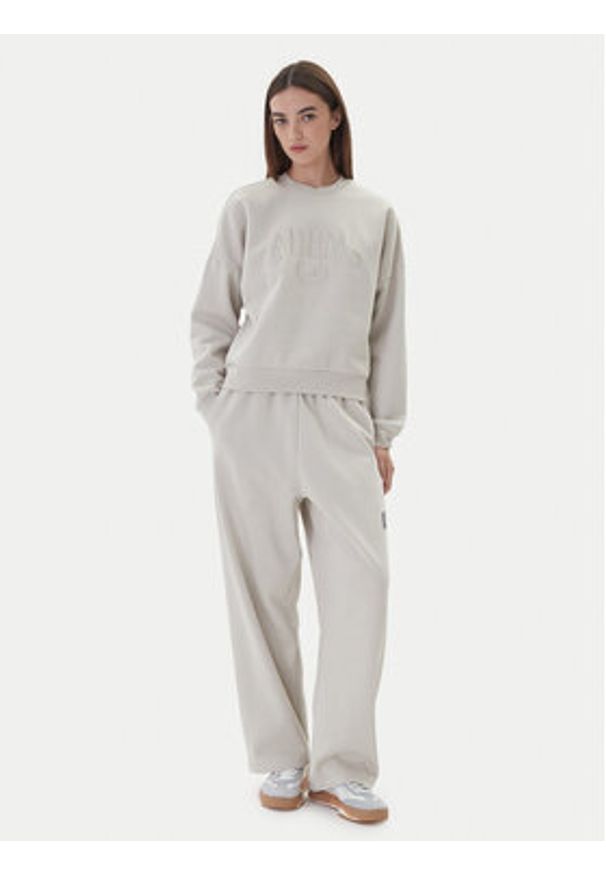 Adidas - adidas Bluza Cozy Holiday Graphic KA9950 Beżowy Loose Fit. Kolor: beżowy. Materiał: syntetyk, bawełna