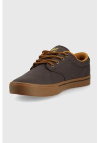 Etnies sneakersy kolor brązowy. Nosek buta: okrągły. Zapięcie: sznurówki. Kolor: brązowy. Materiał: guma