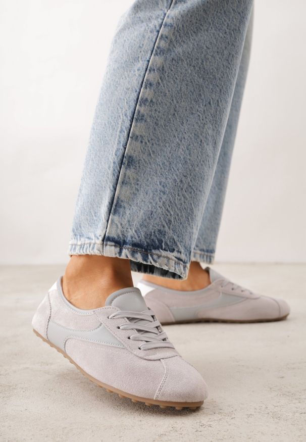 Born2be - Szare Sneakersy z Imitacji Zamszu w Stylu Kultowych Tenisówek Aelliana. Okazja: na co dzień. Kolor: szary. Materiał: zamsz. Szerokość cholewki: normalna