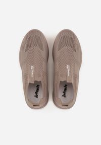 Born2be - Ciemnobeżowe Wsuwane Buty Sportowe Sneakersy z Siateczkową Cholewką Luthro. Okazja: na co dzień. Zapięcie: bez zapięcia. Kolor: beżowy. Materiał: jeans. Szerokość cholewki: normalna #4