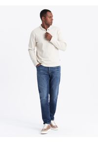 Ombre Clothing - Longsleeve męski polo z zapinanym na zamek kołnierzykiem – kremowy V3 - Rozmiar: M. Typ kołnierza: polo. Kolor: niebieski. Materiał: bawełna, skóra, materiał, dzianina. Długość rękawa: długi rękaw. Wzór: aplikacja. Styl: sportowy, elegancki #5