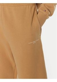 TOMMY HILFIGER - Tommy Hilfiger Spodnie dresowe WW0WW42883 Beżowy Regular Fit. Kolor: beżowy. Materiał: bawełna