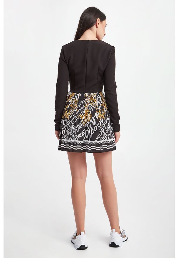 Versace Jeans Couture - Sukienka plisowana VERSACE JEANS COUTURE