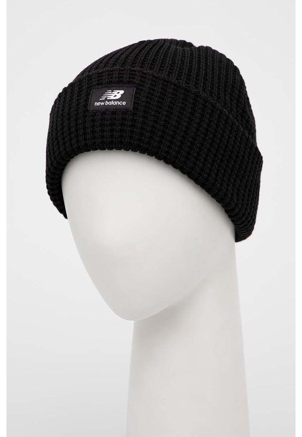 New Balance czapka kolor czarny. Kolor: czarny. Materiał: włókno, dzianina. Wzór: ze splotem