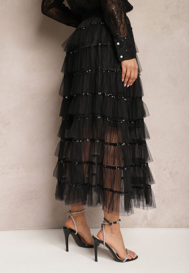 Renee - Czarna Rozkloszowana Spódnica Maxi z Falbankami i Cekinami Noobi. Kolor: czarny. Materiał: materiał. Wzór: aplikacja. Styl: elegancki