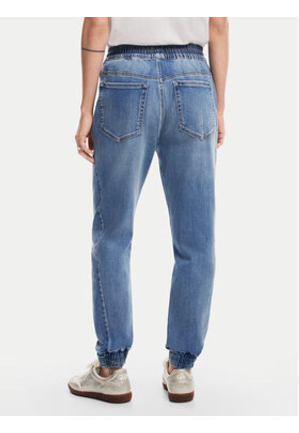 Desigual Jeansy Caliope 24WWDD83 Niebieski Regular Fit. Kolor: niebieski