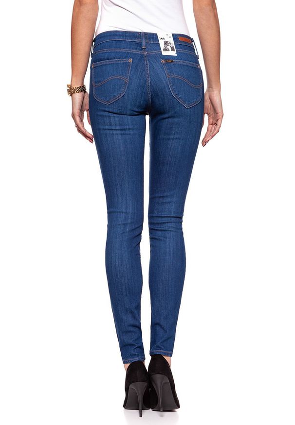 Lee - SPODNIE DAMSKIE LEE SCARLETT BRIGHTBLUE WORN L526PFRU 112111791. Wzór: aplikacja