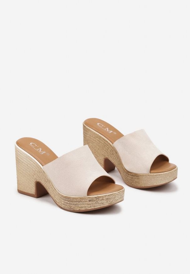 Born2be - Beżowe Klapki z Imitacji Zamszu na Słupku w Stylu Boho Rivlexia. Okazja: na co dzień. Kolor: beżowy. Materiał: zamsz. Sezon: lato. Obcas: na słupku. Styl: boho
