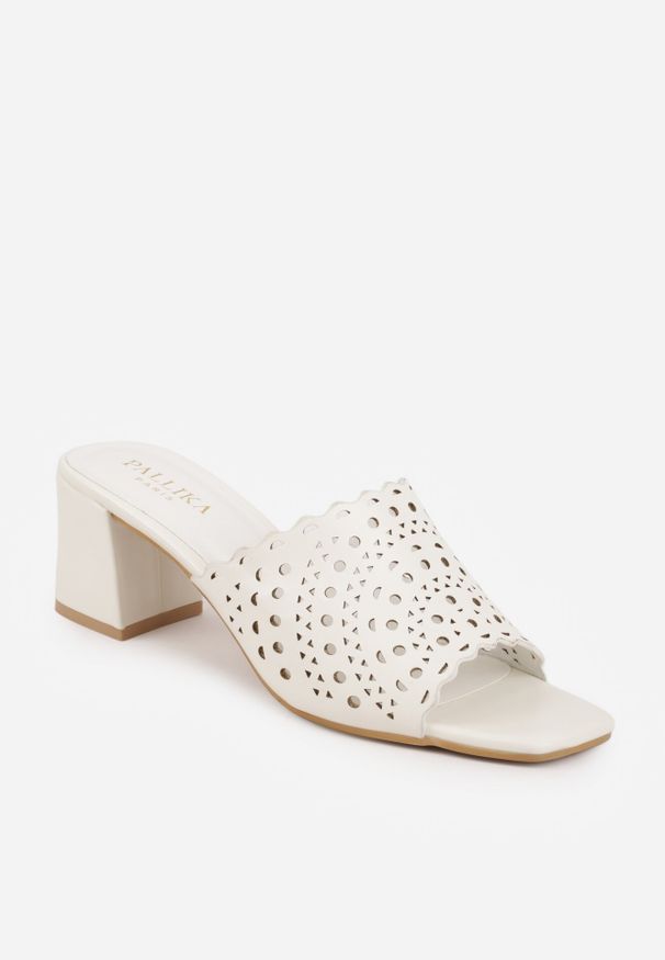 Born2be - Białe Klapki na Słupku z Ażurową Cholewką i Kwadratowym Noskiem Bevyrae. Nosek buta: otwarty. Kolor: biały. Materiał: skóra. Wzór: ażurowy. Sezon: lato. Obcas: na słupku. Styl: klasyczny. Wysokość obcasa: średni