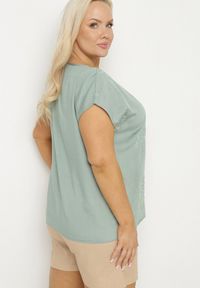 Born2be - Zielona Bluzka z Krótkim Luźnym Rękawem Mepola. Okazja: na co dzień. Kolekcja: plus size. Kolor: zielony. Materiał: jeans. Długość rękawa: krótki rękaw. Długość: krótkie. Styl: elegancki, casual