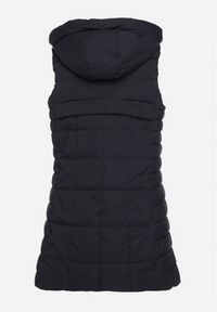 Born2be - Granatowa Pikowana Kamizelka z Odpinanym Kapturem i Kieszeniami na Suwak Anoria. Okazja: na co dzień. Kolor: niebieski. Materiał: jeans, tkanina. Wzór: aplikacja. Styl: klasyczny, casual #4