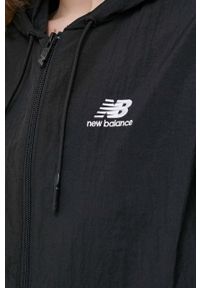 New Balance kurtka WJ21500BK damska kolor czarny przejściowa oversize. Typ kołnierza: kaptur. Kolor: czarny. Materiał: materiał. Wzór: gładki #3