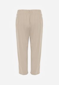 Born2be - Beżowe Spodnie z Eleganckimi Zakładkami i Nogawkami o Długości 3/4 Dorasea. Okazja: do pracy, na co dzień. Kolekcja: plus size. Kolor: beżowy. Styl: elegancki #4