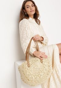 Born2be - Jasnobeżowa Torebka Pleciona w Stylu Boho o Półokrągłym Fasonie na Suwak Qubi. Kolor: beżowy. Styl: boho