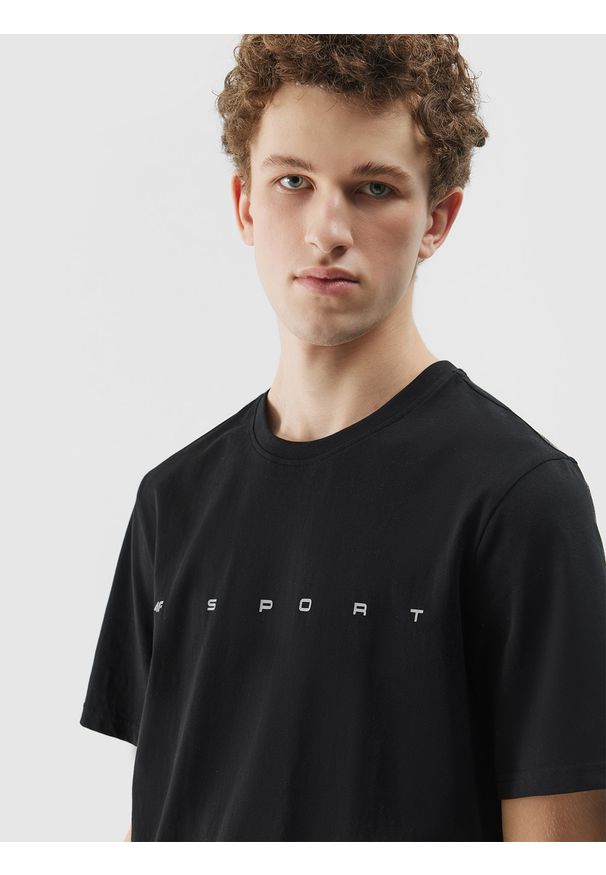 4f - 4F T-shirt regular z bawełny organicznej z nadrukiem męski - czarny S. Okazja: na co dzień. Kolor: czarny. Materiał: bawełna. Długość rękawa: krótki rękaw. Długość: krótkie. Wzór: nadruk. Styl: sportowy, casual, klasyczny