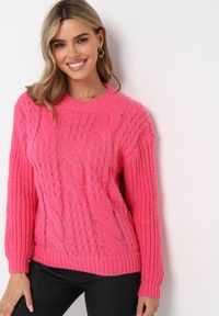 Born2be - Fuksjowy Klasyczny Sweter z Modnym Splotem Viloma. Kolor: różowy. Wzór: ze splotem. Styl: klasyczny #5