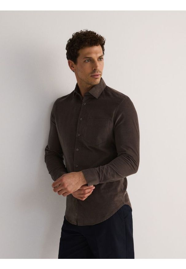 Reserved - Bawełniana koszula slim fit - brązowy. Kolor: brązowy. Materiał: bawełna
