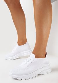 Born2be - Białe Buty Sportowe Wsuwane z Miękką Cholewką i Ozdobnym Sznurowaniem Maiasa. Zapięcie: bez zapięcia. Kolor: biały. Szerokość cholewki: normalna #1