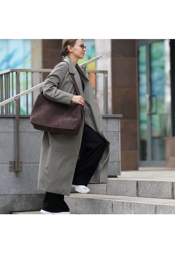 Shopperka skórzana Solier FL39 Maya czekoladowa. Kolor: brązowy. Materiał: skórzane. Styl: klasyczny, elegancki, casual. Rodzaj torebki: na ramię