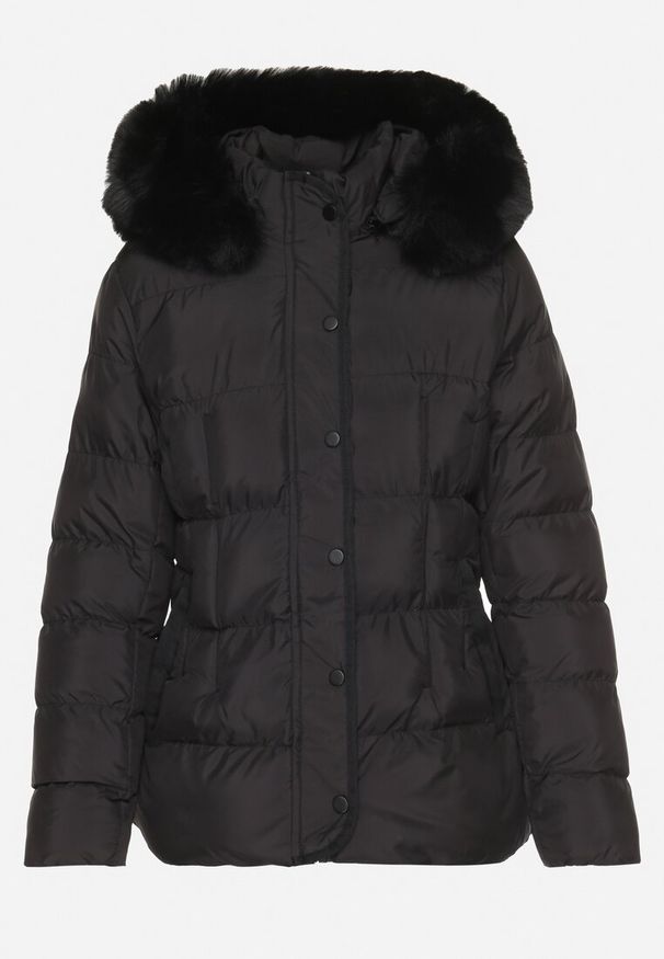 Born2be - Czarna Kurtka z Futrem Pikowana z Odpinanym Kapturem Raiona. Okazja: na co dzień, na spacer. Kolekcja: plus size. Kolor: czarny. Materiał: futro. Styl: elegancki, casual