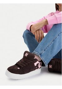 DC Shoes Sneakersy CEO-COURT GRAFFIK PLATFORM DC02422210 Brązowy. Kolor: brązowy. Materiał: skóra, zamsz. Obcas: na platformie #4