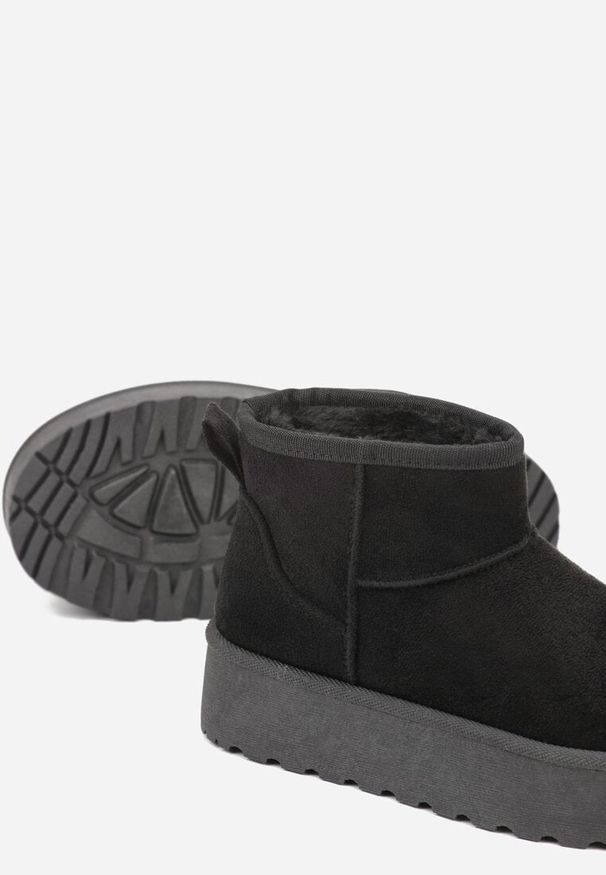 Born2be - Czarne Wsuwane Śniegowce z Imitacji Zamszu na Platformie Tusanala. Okazja: na co dzień. Zapięcie: bez zapięcia. Kolor: czarny. Materiał: zamsz. Sezon: zima. Styl: casual, elegancki