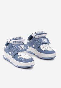 Born2be - Niebieskie Płaskie Sznurowane Sneakersy z Napisami Friefra. Nosek buta: okrągły. Zapięcie: sznurówki. Kolor: niebieski. Materiał: materiał. Wzór: napisy. Obcas: na obcasie. Wysokość obcasa: niski