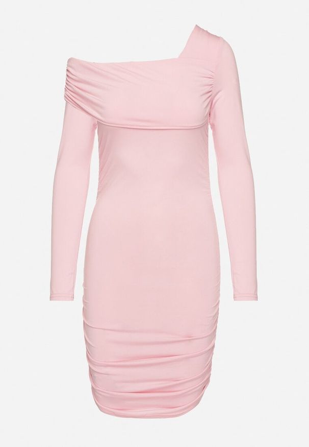 Born2be - Różowa Asymetryczna Sukienka Ozdobiona Marszczeniem Isozi. Kolor: różowy. Wzór: aplikacja. Typ sukienki: asymetryczne