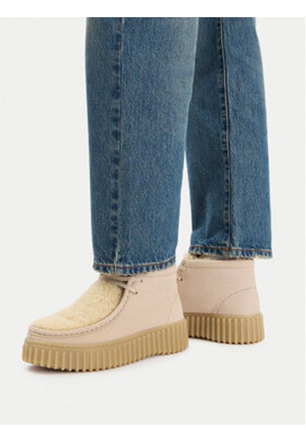 Clarks Trzewiki Torhill Moss 26182914 Beżowy. Kolor: beżowy. Materiał: zamsz, skóra