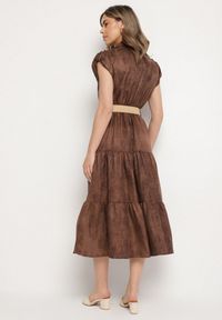 Born2be - Brązowa Sukienka Ozdobiona Plecionym Paskiem i Guzikami Filianea. Okazja: na co dzień. Kolor: brązowy. Materiał: jeans. Wzór: aplikacja. Styl: casual, elegancki #6
