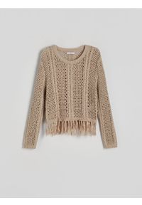 Reserved - Sweter z frędzlami - beżowy. Kolor: beżowy. Materiał: bawełna, dzianina