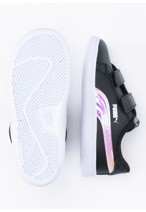 Sneakersy dziecięce czarne Puma Smash V2 Holo Inf. Okazja: na uczelnię. Kolor: czarny. Materiał: skóra ekologiczna, guma. Szerokość cholewki: normalna. Wzór: aplikacja