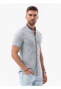 Ombre Clothing - Koszula męska dzianinowa z krótkim rękawem - szara V5 - Rozmiar: XL. Typ kołnierza: kołnierzyk stójkowy. Kolor: szary. Materiał: dzianina. Długość rękawa: krótki rękaw. Długość: krótkie