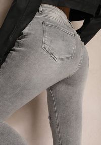 Renee - Szare Jeansy Skinny z Ozdobnymi Przetarciami Ovana. Kolor: szary. Długość: długie #3