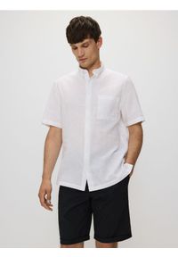 Reserved - Koszula regular z lnem - biały. Kolor: biały. Materiał: len