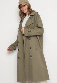 Born2be - Zielony Dwurzędowy Płaszcz Trencz o Oversizowym Kroju z Paskiem Inathara. Okazja: na spacer, na co dzień, do pracy. Kolor: zielony. Materiał: jeans. Wzór: aplikacja. Styl: casual, klasyczny #3