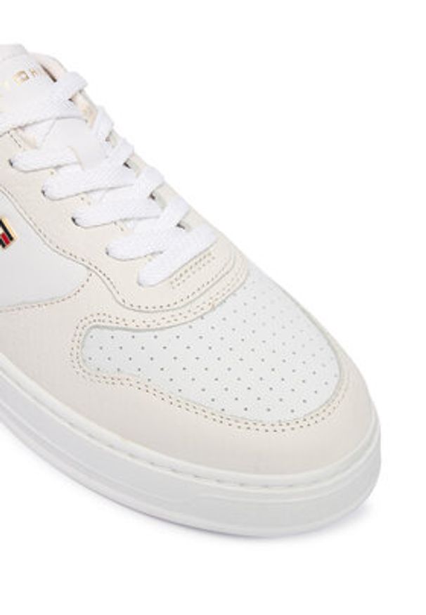 TOMMY HILFIGER - Tommy Hilfiger Sneakersy Th Sporty Cupsole Tumbled Ltr FW0FW09024 Écru. Kolor: kremowy. Materiał: skóra