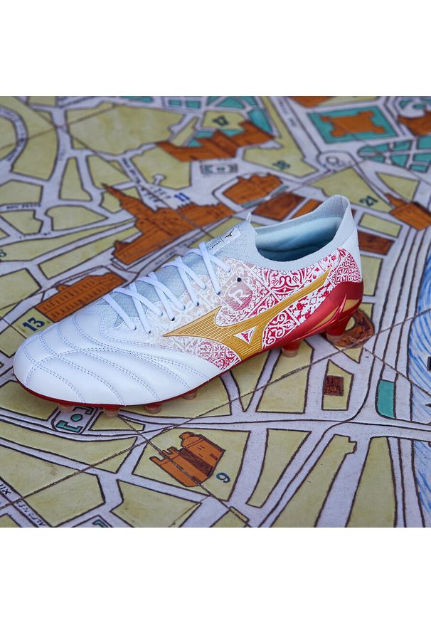 Buty piłkarskie Mizuno Morelia Neo Beta SR4 JPN FG. Kolor: biały, żółty, wielokolorowy. Sport: piłka nożna