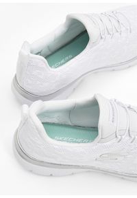bonprix - Sneakersy Skechers z pianką memory. Kolor: biały