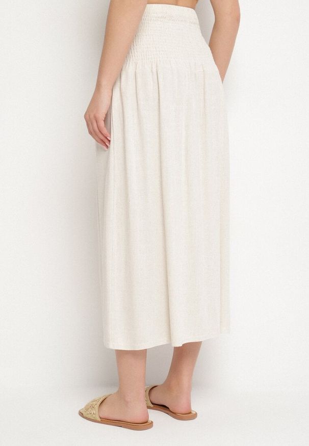 Born2be - Beżowa Rozkloszowana Spódnica z Lnem Wiskozą i Wysokim Stanem Lumesare. Okazja: na co dzień, na spacer. Stan: podwyższony. Kolor: beżowy. Materiał: wiskoza, len. Wzór: aplikacja. Sezon: lato. Styl: elegancki, casual