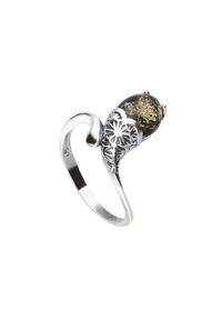Polcarat Design - Srebrny pierścionek z zielonym bursztynem PK 1970 bursztyn. Materiał: srebrne. Kolor: srebrny, wielokolorowy, zielony. Wzór: aplikacja. Kamień szlachetny: bursztyn #1