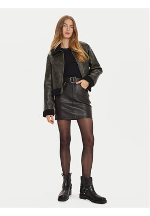 Pieces Kurtka z imitacji skóry Pippi 17154704 Brązowy Regular Fit. Kolor: brązowy. Materiał: skóra