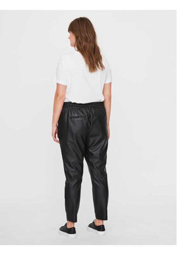 Vero Moda Curve Spodnie z imitacji skóry 10225775 Czarny Regular Fit. Kolor: czarny. Materiał: skóra