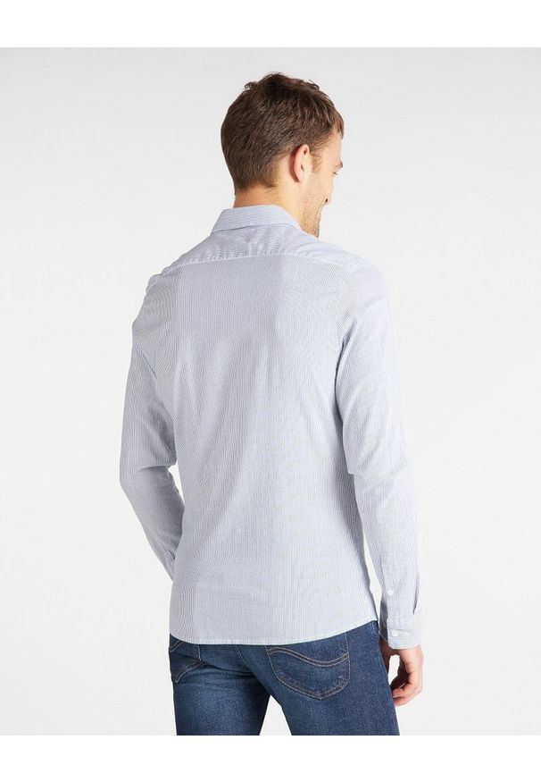 Lee - MĘSKA KOSZULA MATERIAŁOWA LEE SLIM BUTTON DOWN WASHED BLUE L66XDELR 112116705. Typ kołnierza: button down. Materiał: materiał