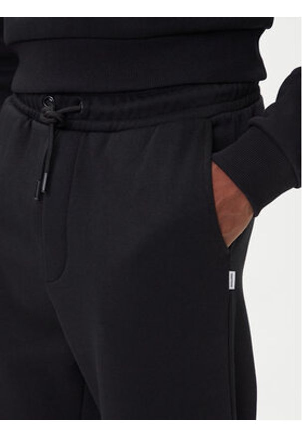 Jack & Jones Dres Bradley 12288670 Czarny Relaxed Fit. Kolor: czarny. Materiał: bawełna