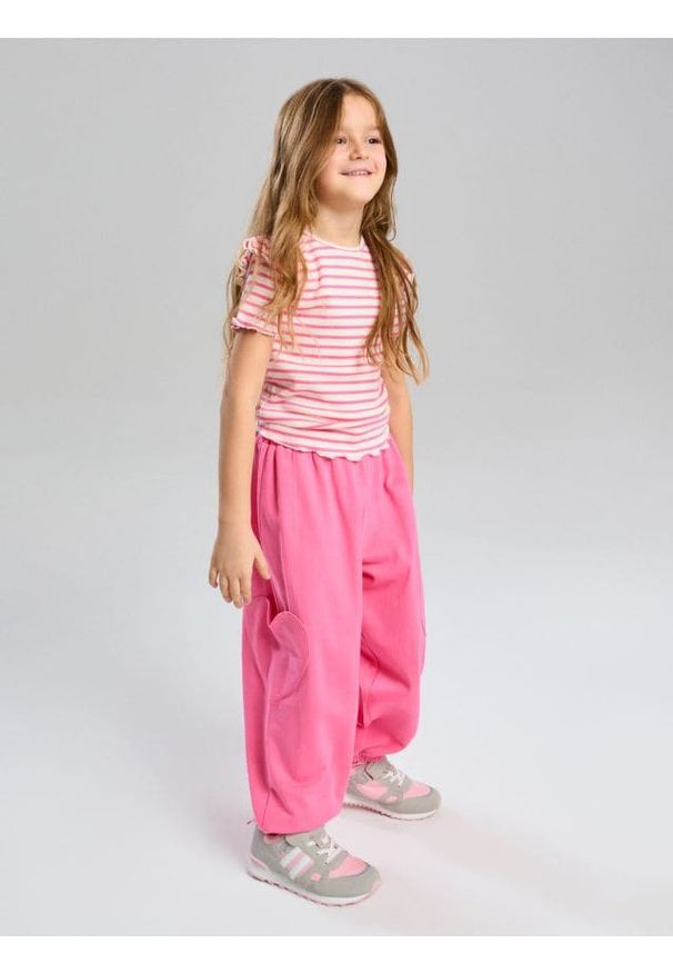 Sinsay - Spodnie dresowe jogger - różowy. Kolor: różowy. Materiał: dresówka