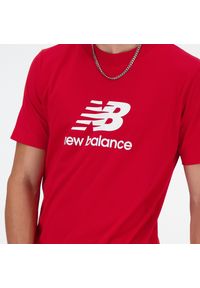 Koszulka męska New Balance MT41502TRE – czerwona. Kolor: czerwony. Materiał: bawełna, dresówka. Długość rękawa: krótki rękaw. Długość: krótkie. Wzór: napisy, nadruk #2