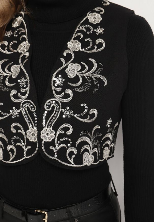 Born2be - Czarna Bawełniana Kamizelka Ozdobiona Haftem i Cekinami Batita. Okazja: na co dzień. Kolor: czarny. Materiał: bawełna. Wzór: aplikacja, haft. Styl: casual, wizytowy